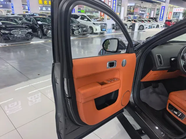 Li Auto L9 — Фото автомобиля 5