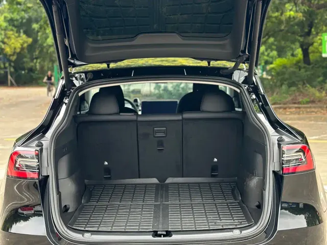 Tesla Model Y 2022 Facelift Rear-Wheel Drive Version — Фото автомобиля 11