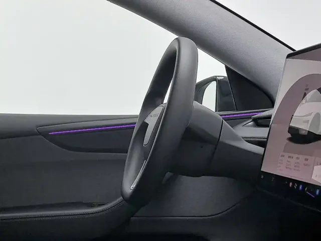 Tesla Model Y — Фото автомобиля 22