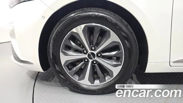 Kia K8 Hybrid — Фото автомобиля 5