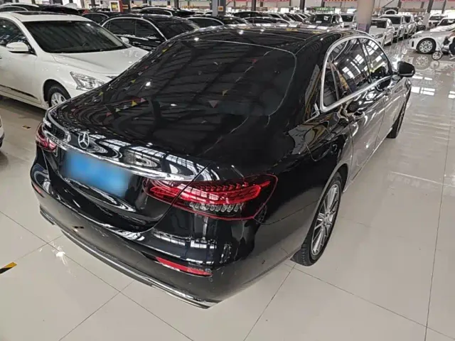 Mercedes-Benz E-Class — Фото автомобиля 6