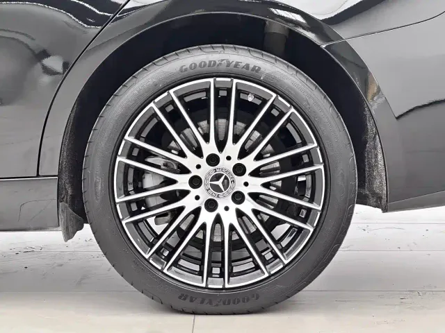 Mercedes-Benz C-Class — Фото автомобиля 12