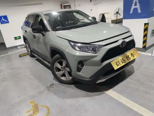 Toyota RAV4 — Фото автомобиля 2