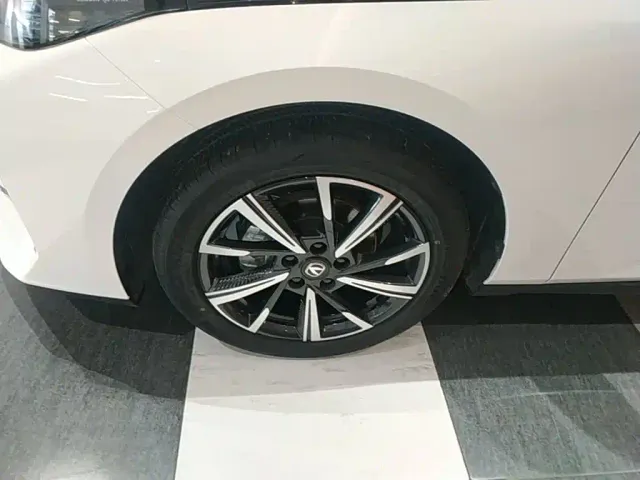 Changan Eado — Фото автомобиля 22