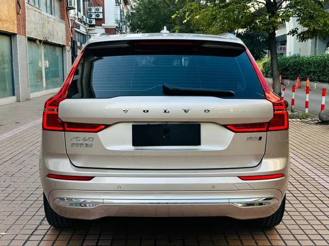 Volvo XC60 — Фото автомобиля 8