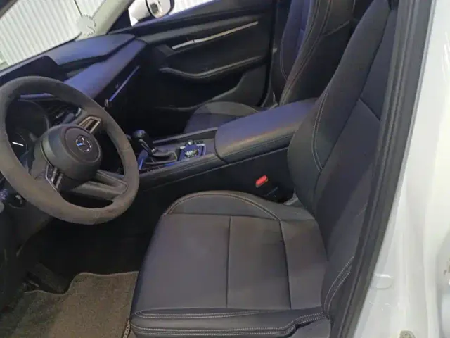 Mazda Axela — Фото автомобиля 8