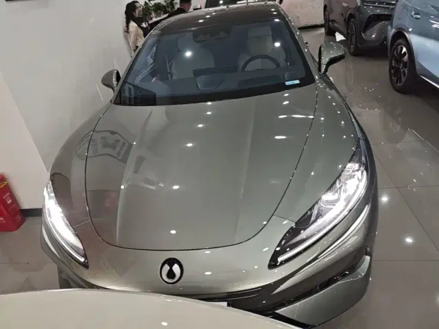 Denza Z9GT — Фото автомобиля 2