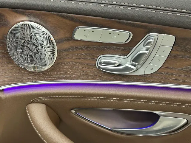 Mercedes-Benz E-Class — Фото автомобиля 22