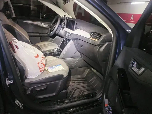 Ford Escape — Фото автомобиля 13
