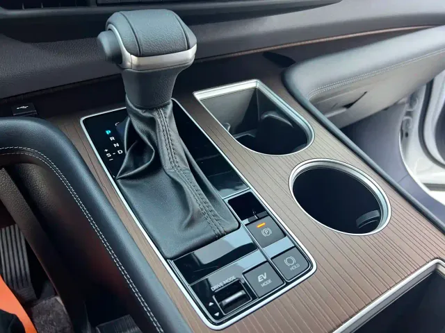 Toyota Sienna — Фото автомобиля 11