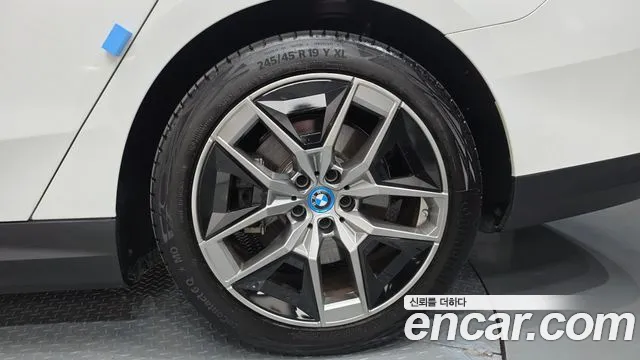 BMW i5 G60 — Фото автомобиля 6