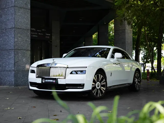 Фотография автомобиля — Rolls-Royce Spectre