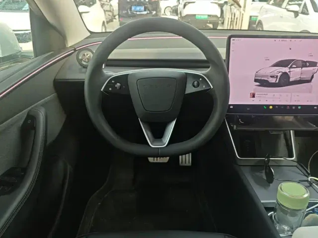 Tesla Model Y — Фото автомобиля 10
