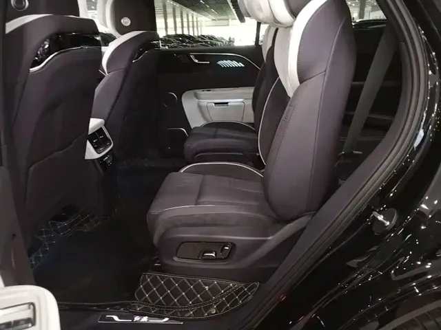 Hongqi E-HS9 — Фото автомобиля 16