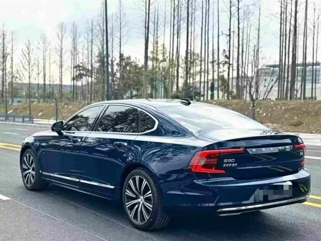 Volvo S90 — Фото автомобиля 2