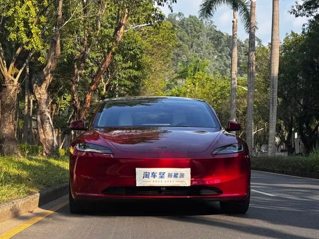Фотография автомобиля — Tesla Model 3
