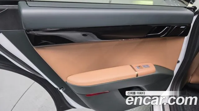 Hyundai Grandeur Grandeur (GN7) 2.5 Бензин 2WD — Фото автомобиля 23