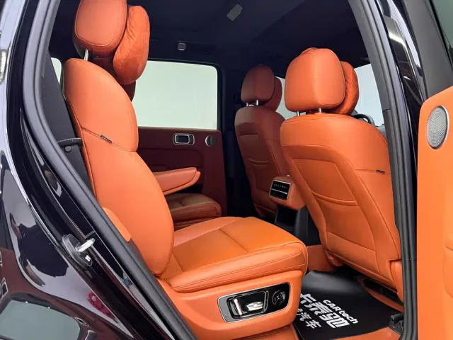 Li Auto L8 — Фото автомобиля 20