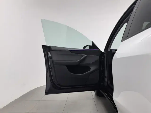 Tesla Model Y — Фото автомобиля 8