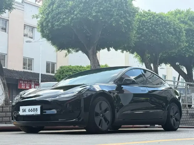 Фотография автомобиля — Tesla Model 3