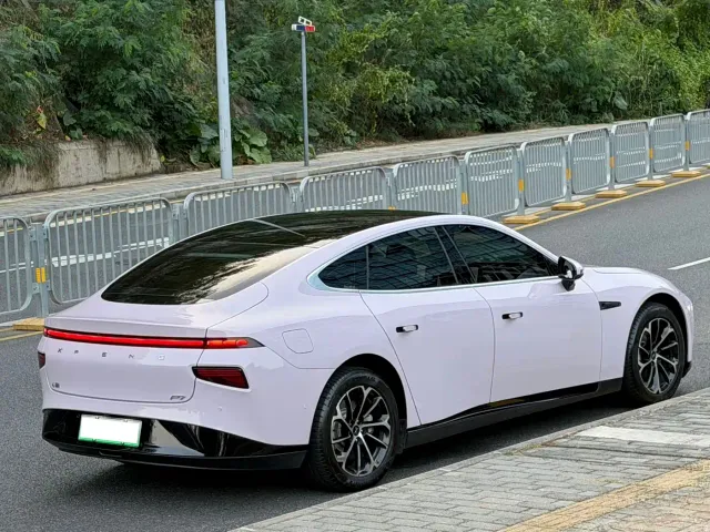Xpeng P7 — Фото автомобиля 5