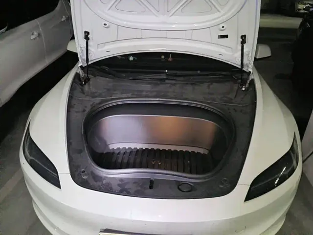 Tesla Model 3 — Фото автомобиля 3