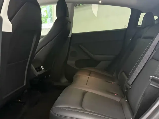 Tesla Model Y — Фото автомобиля 5