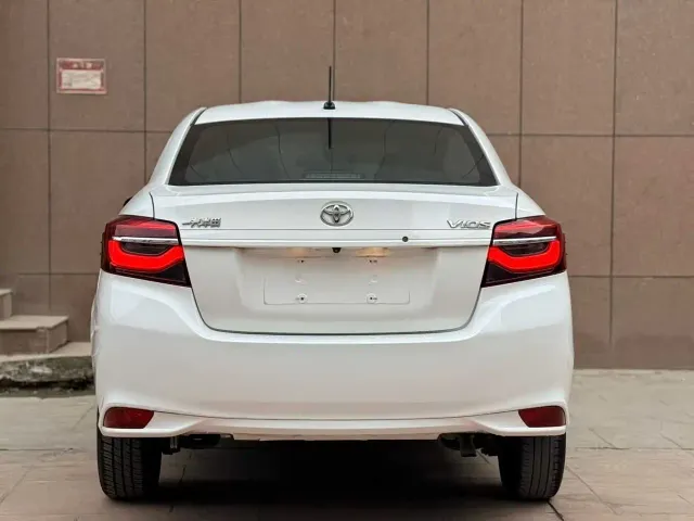 Toyota Vios — Фото автомобиля 5