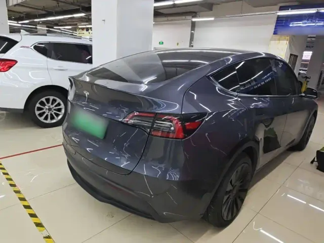 Tesla Model Y — Фото автомобиля 6
