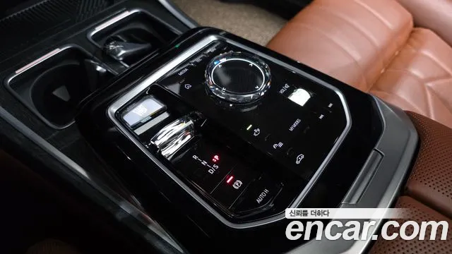 BMW 7 Series G70 — Фото автомобиля 9