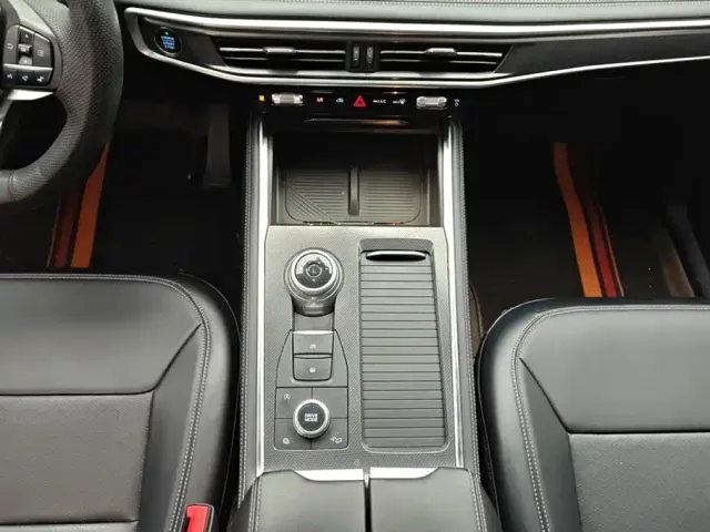 Ford Explorer — Фото автомобиля 16