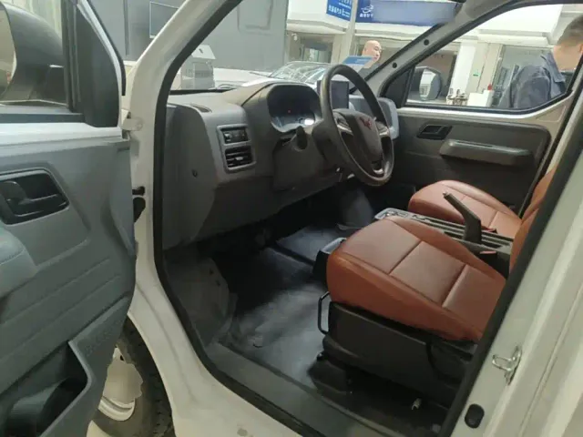 Wuling Yangguang — Фото автомобиля 15
