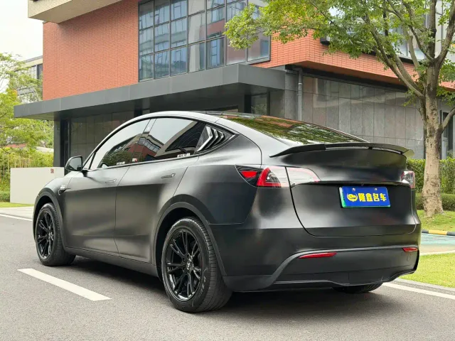 Tesla Model Y — Фото автомобиля 18
