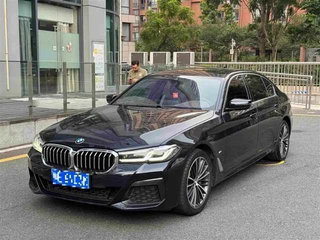 Фотография автомобиля — BMW 5 Series