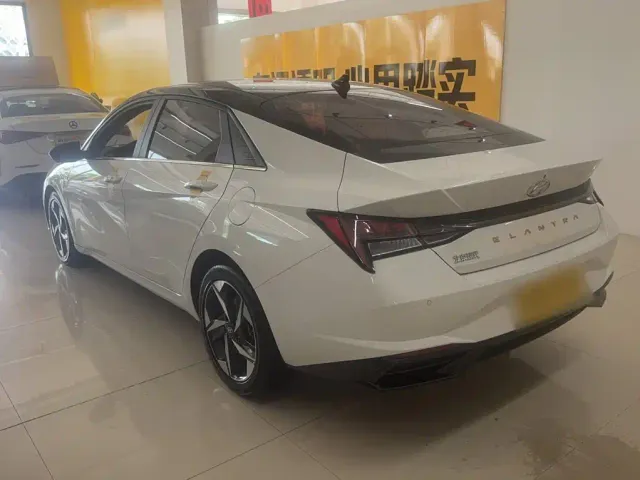 Hyundai Elantra — Фото автомобиля 11
