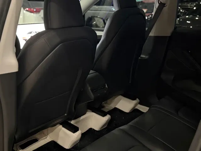 Tesla Model Y — Фото автомобиля 5