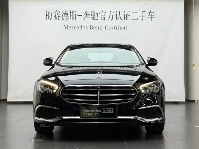 Mercedes-Benz E-Class — Фото автомобиля 3