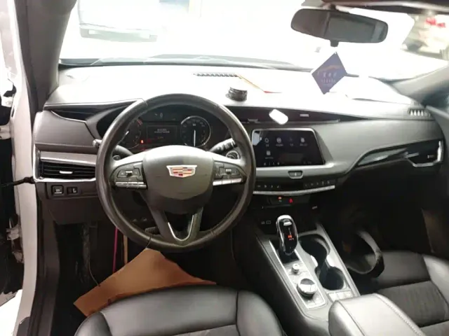 Cadillac XT4 — Фото автомобиля 10
