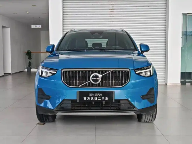 Volvo XC40 — Фото автомобиля 2