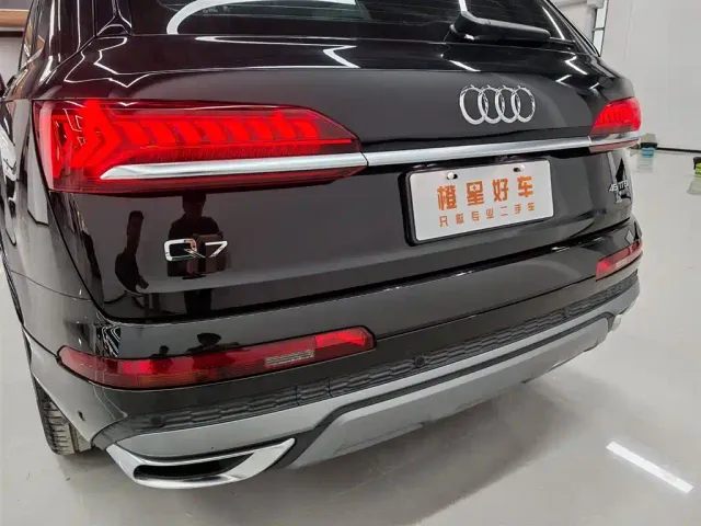 Audi Q7 — Фото автомобиля 7