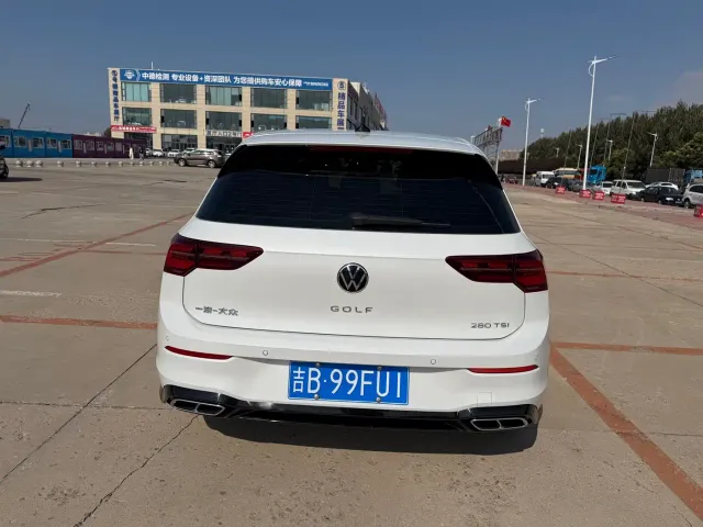Volkswagen Golf — Фото автомобиля 5