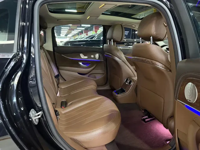 Mercedes-Benz E-Class — Фото автомобиля 11