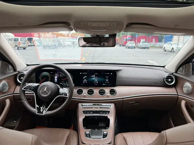 Mercedes-Benz E-Class — Фото автомобиля 6