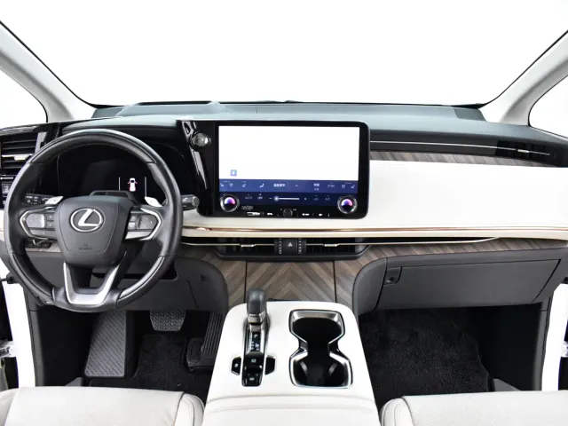 Lexus LM — Фото автомобиля 8