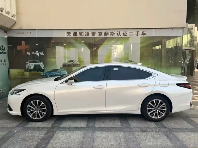 Lexus ES — Фото автомобиля 3