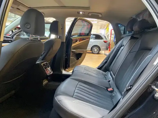 Volkswagen Passat — Фото автомобиля 14