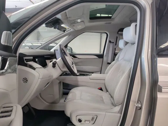 Volvo EM90 — Фото автомобиля 15