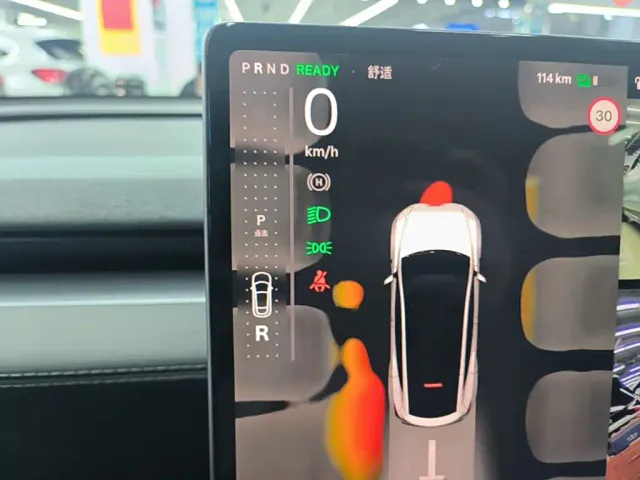 Tesla Model Y — Фото автомобиля 13