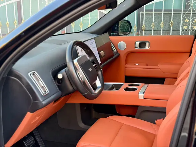 Li Auto L9 — Фото автомобиля 6