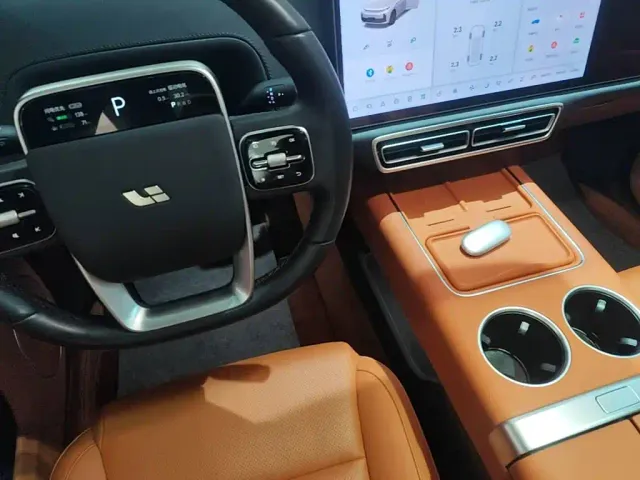 Li Auto L7 — Фото автомобиля 13